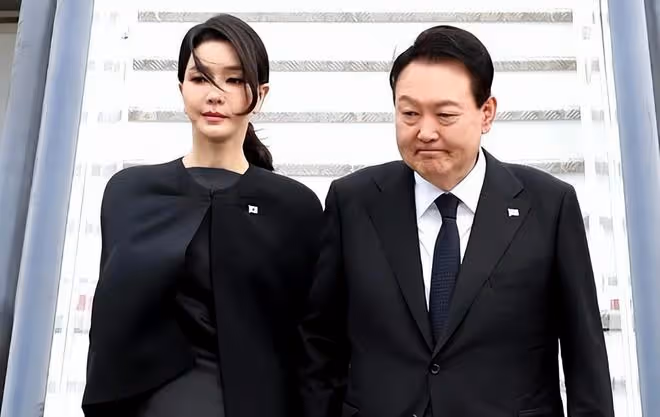 韓國第一夫人在美國穿韓服亮相！罕見盤起頭髮更驚艷，真是太嫩了