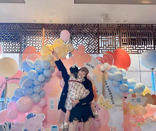 孫怡離婚後獨自為娃慶生,5歲女兒繼承媽媽長腿,穿萬元裙好奢侈