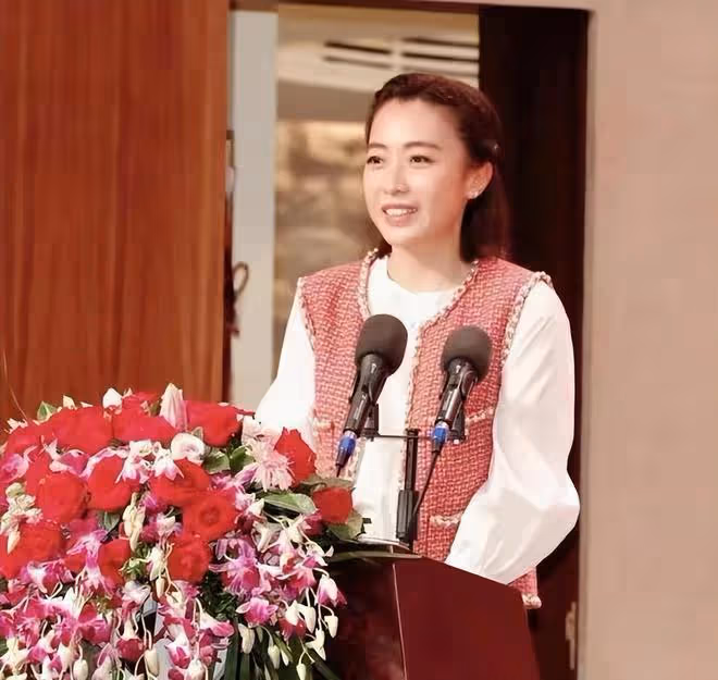 甘比被曝賣出劉鑾雄豪宅!售價近4億狂賺2億,面積超千平奢華無比