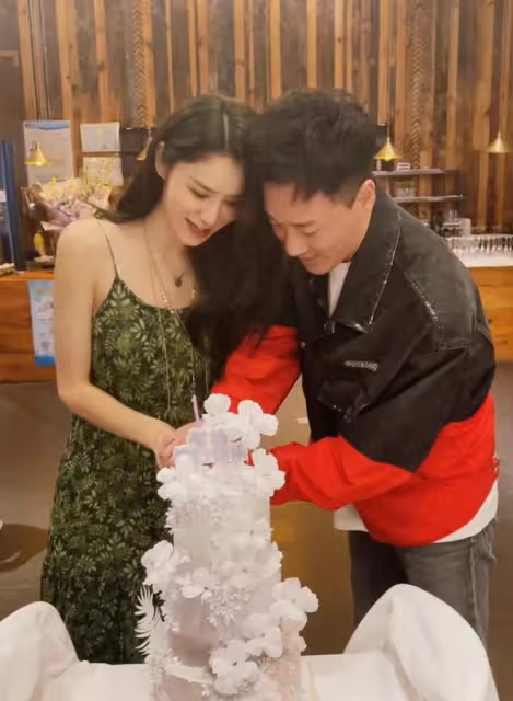 林峯邀眾星為妻子豪慶生!張馨月大秀身材,陳浩民老婆穿搭近10萬