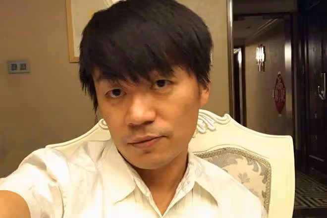 王寶強到農村割稻穀,動作嫻熟自稱地道農民,女友蹲地幫忙不嫌髒