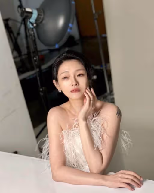大S正式復出狀態回春,一個廣告賺400萬,汪小菲要賣15萬桶酸辣粉,網友調侃:張穎穎更能賺