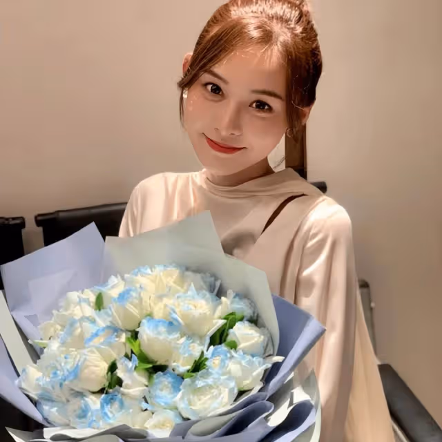 大S正式復出狀態回春,一個廣告賺400萬,汪小菲要賣15萬桶酸辣粉,網友調侃:張穎穎更能賺