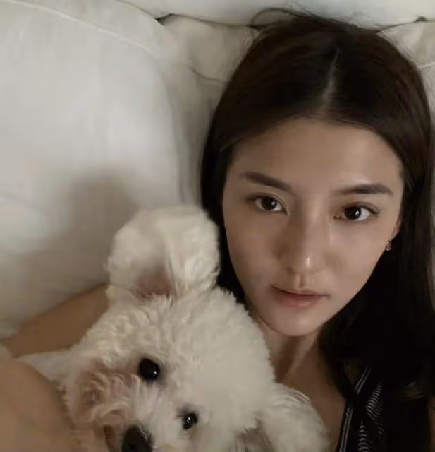 恭喜!香港知名女星曬合照官宣戀情,與百億富三代男友已交往三年
