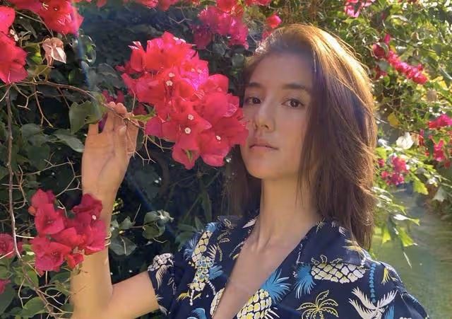 恭喜!香港知名女星曬合照官宣戀情,與百億富三代男友已交往三年