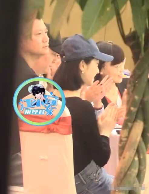 43歲馮紹峰近況曝光!與景甜同框身材反差大,臉大一圈雙下巴搶眼