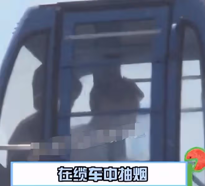 43歲馮紹峰近況曝光!與景甜同框身材反差大,臉大一圈雙下巴搶眼