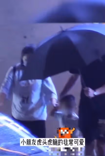 43歲馮紹峰近況曝光!與景甜同框身材反差大,臉大一圈雙下巴搶眼
