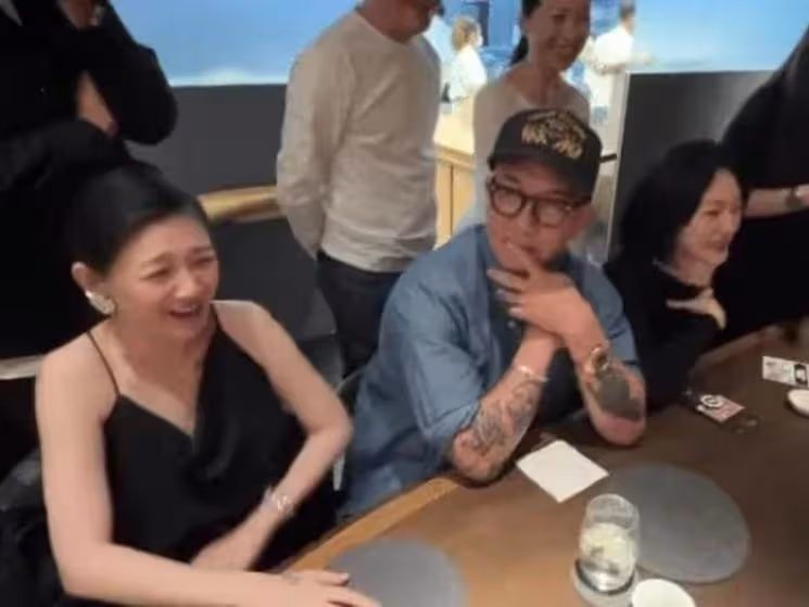 大S近況曝光!再婚後復工撈金,46歲皮膚緊致狀態宛如少女,網友:被愛情滋潤的女人好美