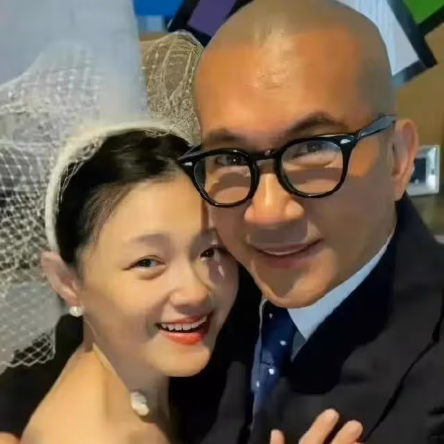 大S近況曝光!再婚後復工撈金,46歲皮膚緊致狀態宛如少女,網友:被愛情滋潤的女人好美