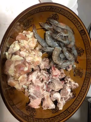 三拼干鍋，簡單易做還好吃，最主要是微辣