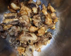 三拼干鍋，簡單易做還好吃，最主要是微辣