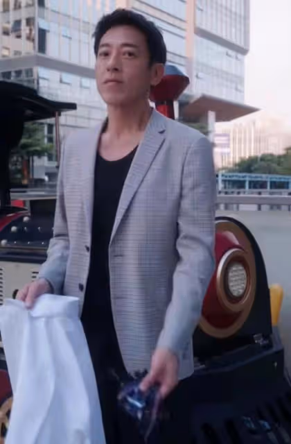 56歲呂頌賢穿校服扮學生!皮膚白嫩被贊年輕,吃素20餘年引爭議