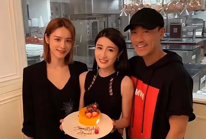 林峯堂妹健身房擼鐵!穿背心短褲大秀好身材,已嫁富豪住15億別墅