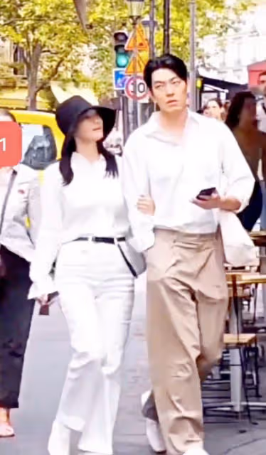 金宇彬申敏兒親密緊勾手+情侶裝!交往8年巴黎高甜約會,網:快結婚