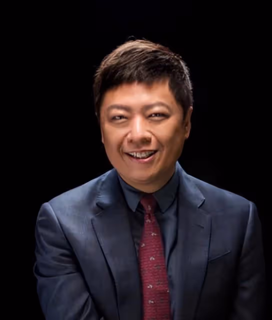 童瑤素顏和友人聚餐,穿著樸素扮演傾聽者角色,和友人互動接地氣