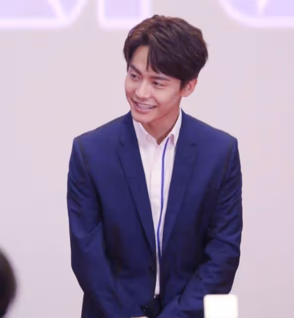 他因一首歌曲成名,被禁唱了10年,卻承載了90後的回憶