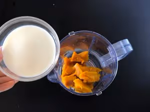 巨簡單的奶香南瓜糕，適合秋天吃的小零食，甜甜糯糯入口即化，小寶寶也能吃