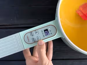巨簡單的奶香南瓜糕，適合秋天吃的小零食，甜甜糯糯入口即化，小寶寶也能吃