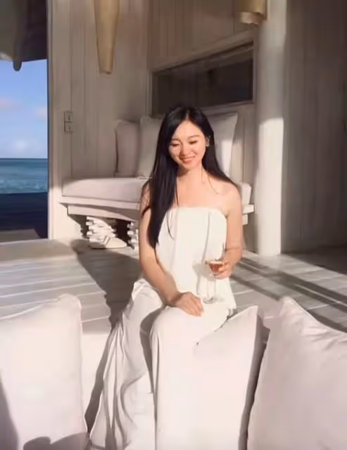 周傑疑戀情曝光,女方曬合影及聊天記錄,鴿子蛋鑽戒預示要結婚?