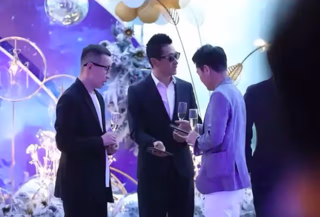 周傑疑戀情曝光,女方曬合影及聊天記錄,鴿子蛋鑽戒預示要結婚?