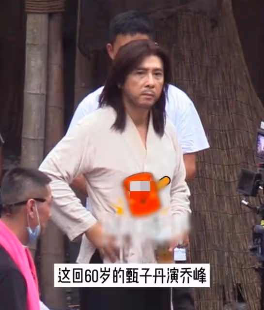 60歲甄子丹扮演喬峰,妝造邋遢不堪,片場練武體力嚴重不足!