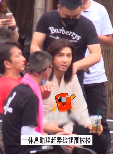 60歲甄子丹扮演喬峰,妝造邋遢不堪,片場練武體力嚴重不足!