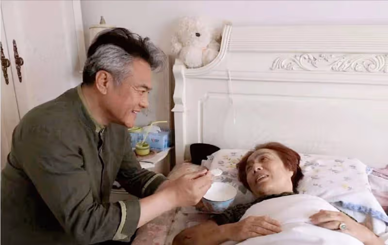 話劇大拿張秋歌：對妻子一見鍾情，9天閃婚，遺憾沒福氣當父親