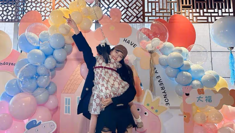 孫怡為5歲女兒高調慶生!離婚後狀態明顯回春,女兒裙子價值上萬