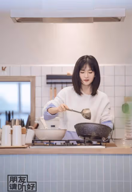 謝娜新綜藝「吹牛」引熱議，稱顏值與鞏俐媲美，遭遇袁詠儀吐槽