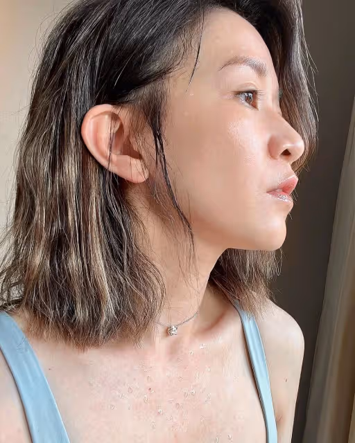 看不出來47歲了！資深女星「凍齡10年沒變過」辣秀蛇腰　健身房「靠雙手上下移動」驚人曲線曝光