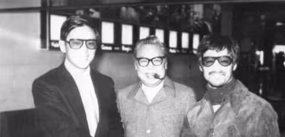 成龍9年前回老家!給父親上完香 在同父異母窮哥哥家中「只坐了15分鐘」做法讓人不解