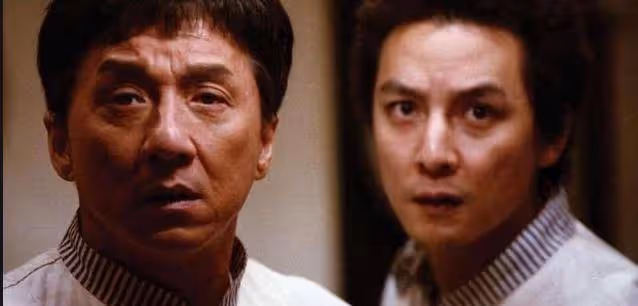 成龍9年前回老家!給父親上完香 在同父異母窮哥哥家中「只坐了15分鐘」做法讓人不解