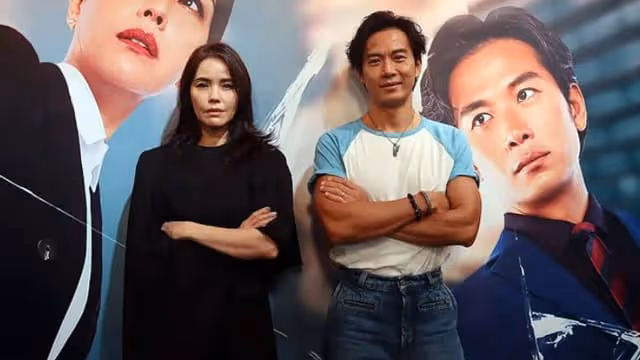 緊緊相擁，緊握他的手！鄭惠玉甜慶結婚21周年