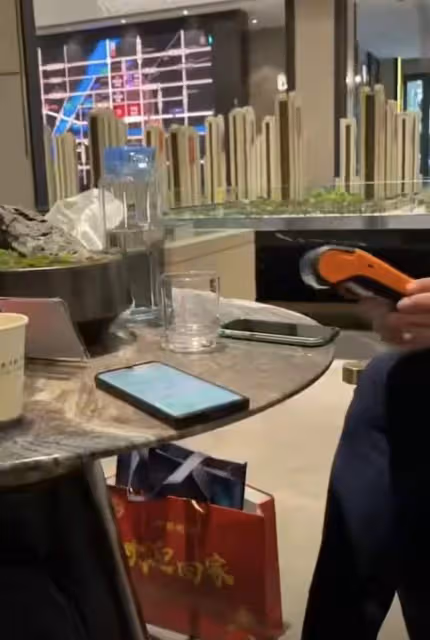 曝張穎穎違法!狂刷汪小菲信用卡套現,哭訴月入480萬靠自己買房