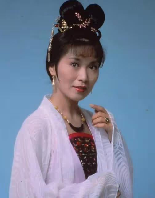 71歲TVB女星突發咳血!高燒39度渾身發冷,周潤發曾勸其爬山健體