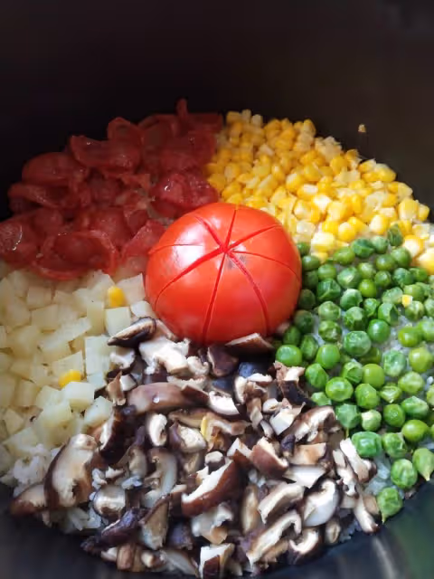 蔬菜臘腸電飯煲飯