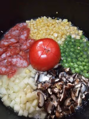 蔬菜臘腸電飯煲飯