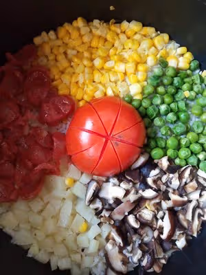 蔬菜臘腸電飯煲飯