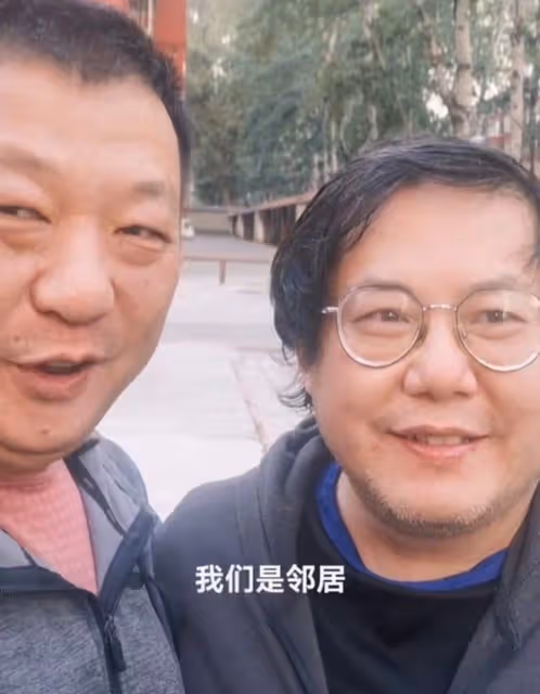 知名歌手熊天平罕露面,街頭晨練被指胖到認不出,53歲已定居北京