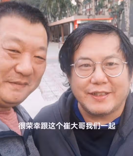 知名歌手熊天平罕露面,街頭晨練被指胖到認不出,53歲已定居北京
