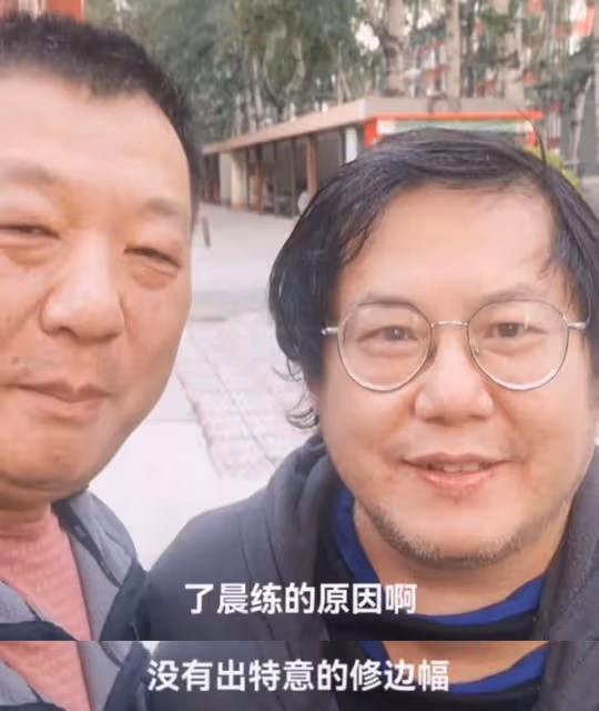 知名歌手熊天平罕露面,街頭晨練被指胖到認不出,53歲已定居北京
