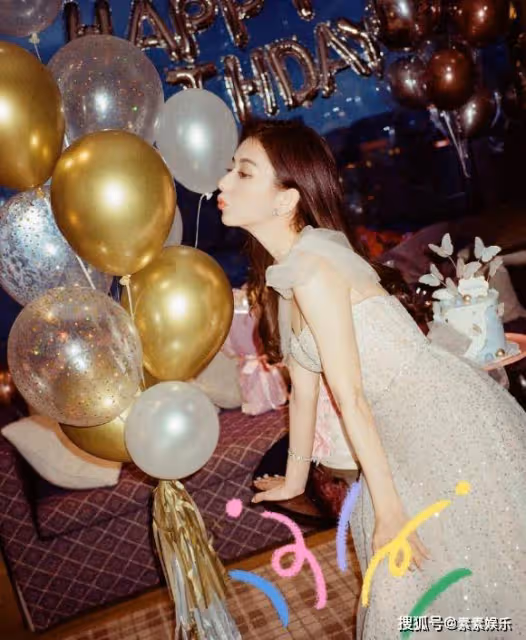 方媛分享生日慶祝照片:穿公主裙像天使,拿香檳捧鮮花貴氣十足