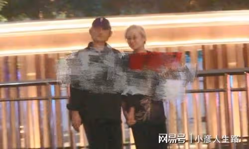 71歲徐克與小30歲女友牽手散步，感情穩定好甜，女方一頭金髮搶鏡