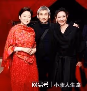 71歲徐克與小30歲女友牽手散步，感情穩定好甜，女方一頭金髮搶鏡