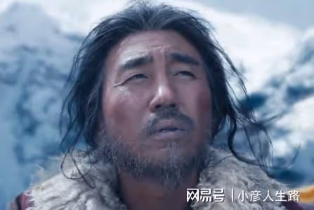 《崑崙神宮》寡淡的人情味:阿東被活活咬死,鐵三角無視阿克單挑