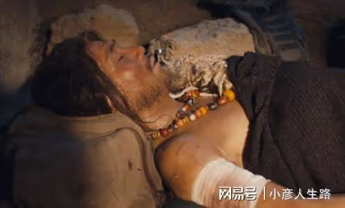 《崑崙神宮》寡淡的人情味:阿東被活活咬死,鐵三角無視阿克單挑