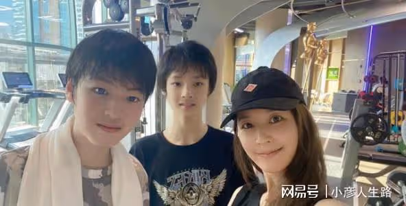 馬景濤離婚五年被曝疑復婚!相差21歲狀態差距大,大兒子滿身肌肉