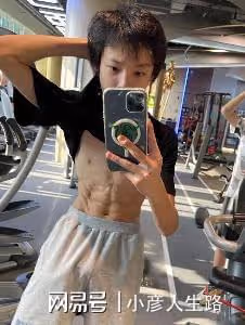 馬景濤離婚五年被曝疑復婚!相差21歲狀態差距大,大兒子滿身肌肉