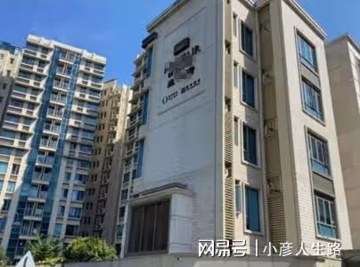 王祖藍定居上海!香港豪宅售4110W賺781W,大女兒書包僅100元